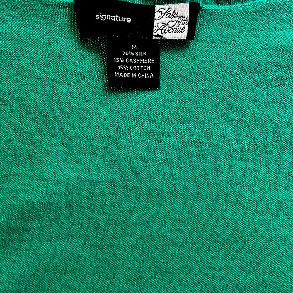 Green cardigan open front with laces, sleeves elbows length.